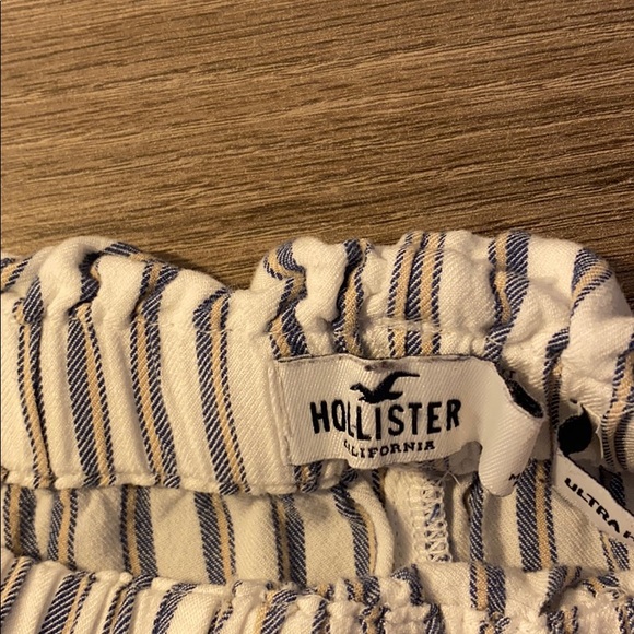 Hollister High Rise Shorts - Picture 2 of 3